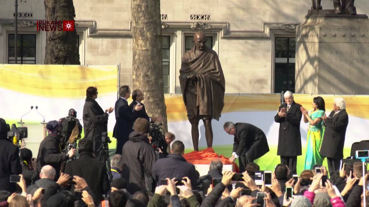 生前身后争议不休,甘地诞辰纪念日骨灰被盗