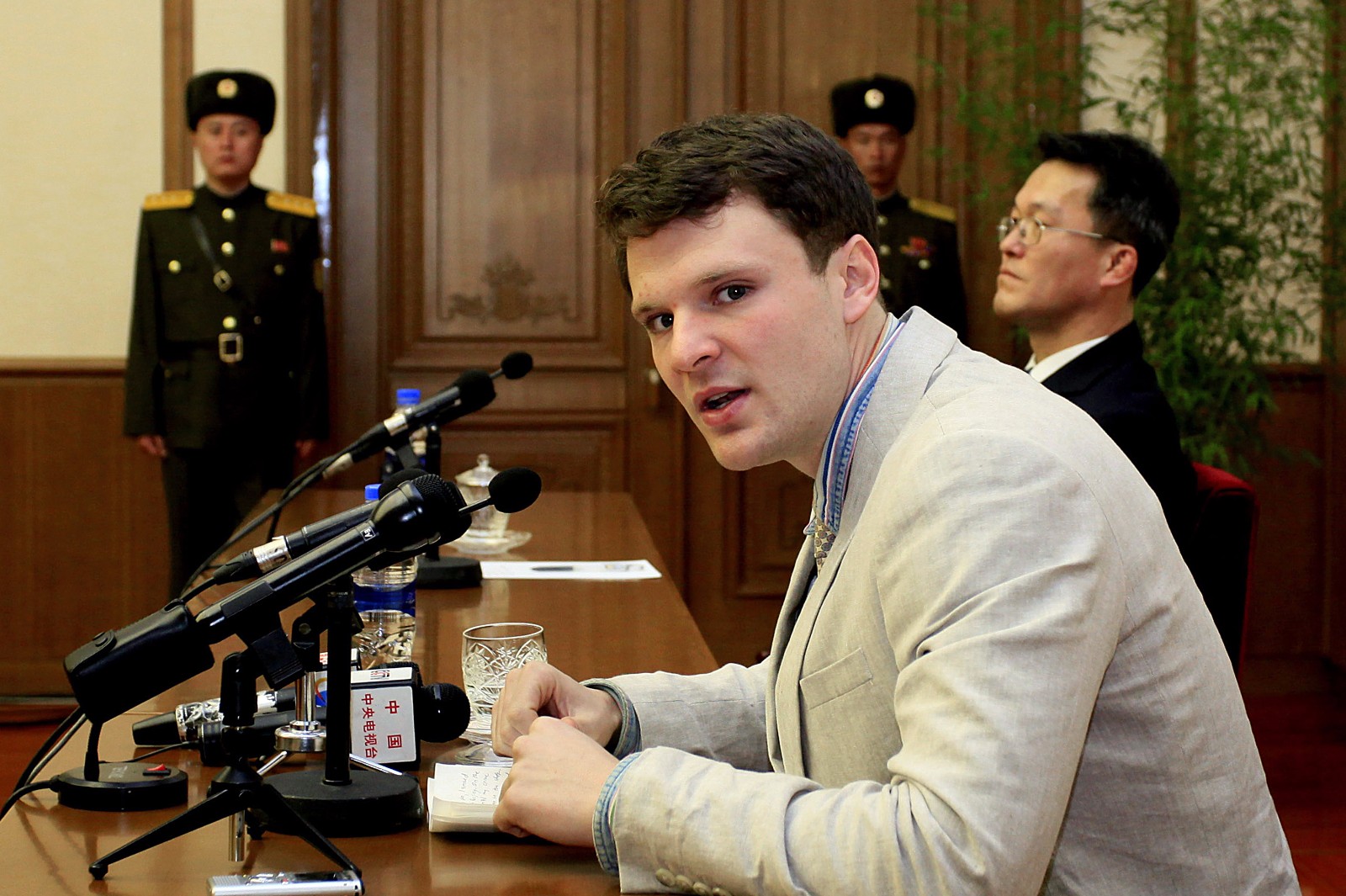 这次3名美国公民的释放离美国大学生奥托·瓦姆比尔(otto warmbier)