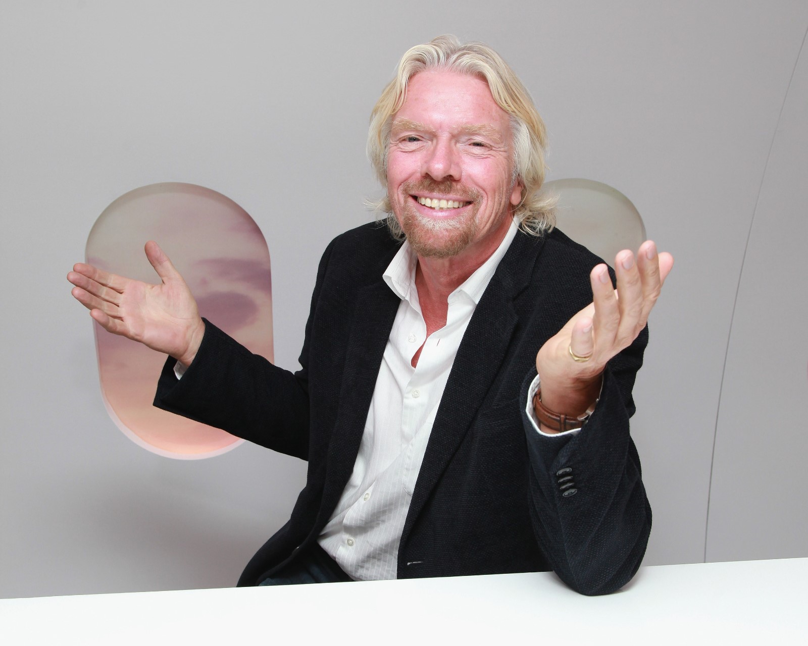 在迷恋太空的商业巨头中,理查德·布兰森(richard branson)领先了一步