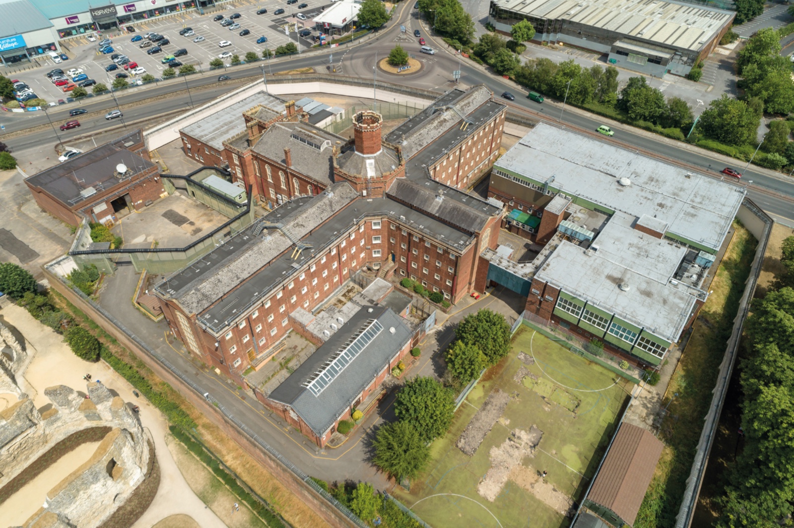 班克西要用一千万英镑买一座监狱,背后有何故事?