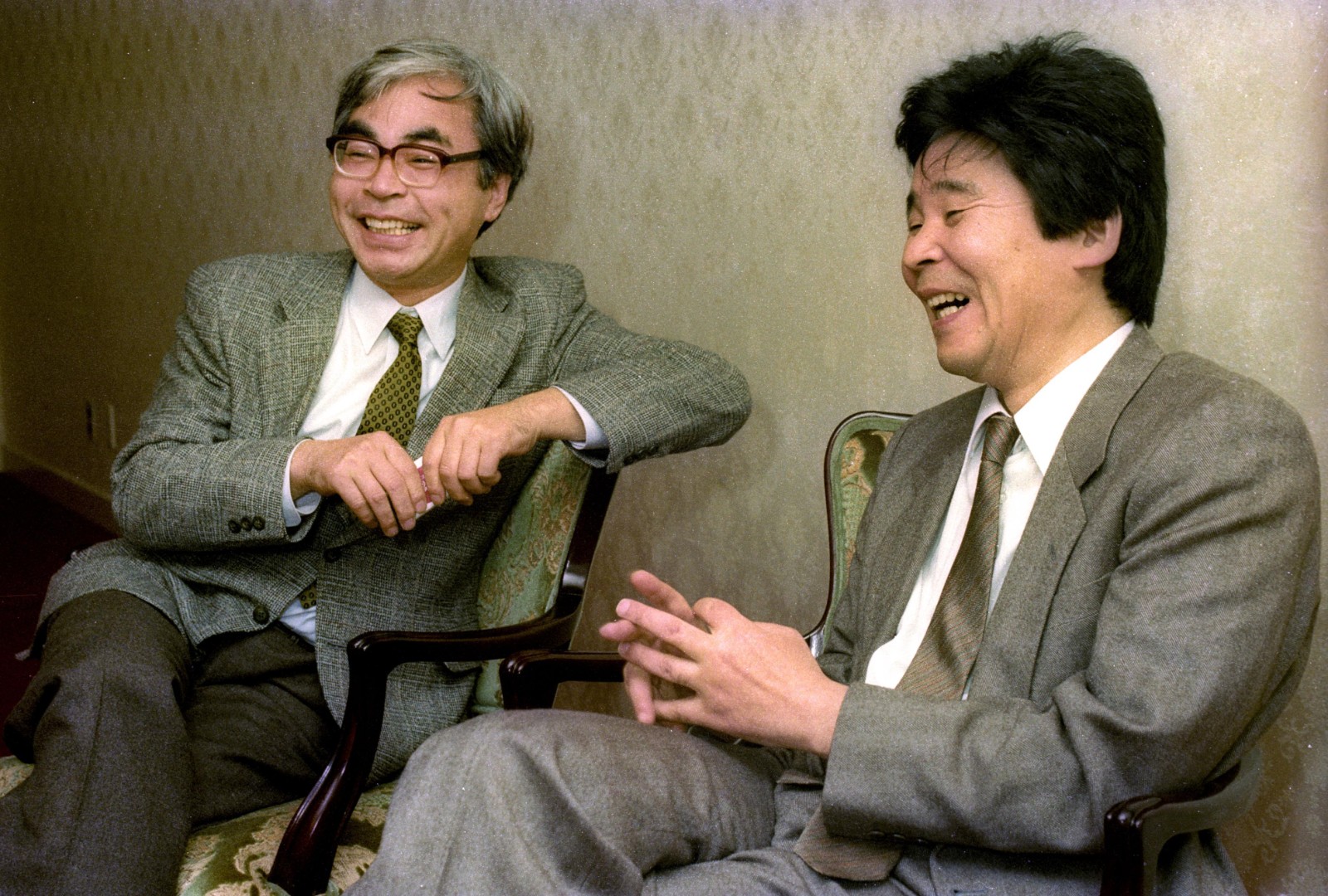 而更传统意义上的接班人,宫崎骏长子宫崎吾朗,一直承受着巨大压力,小