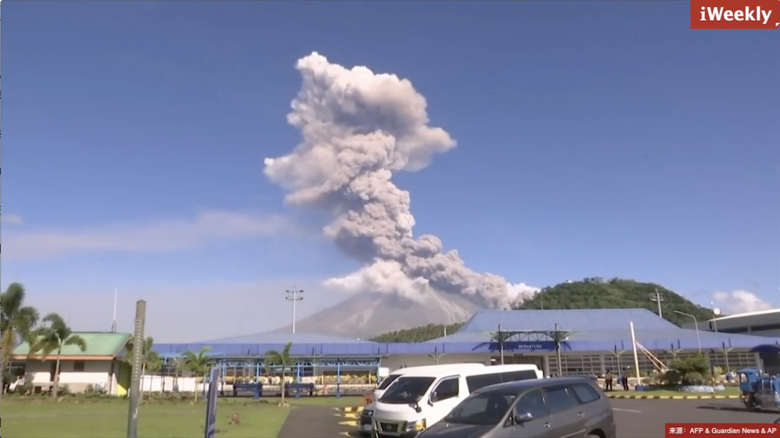 菲律宾马荣火山持续喷发熔岩泉上喷700米