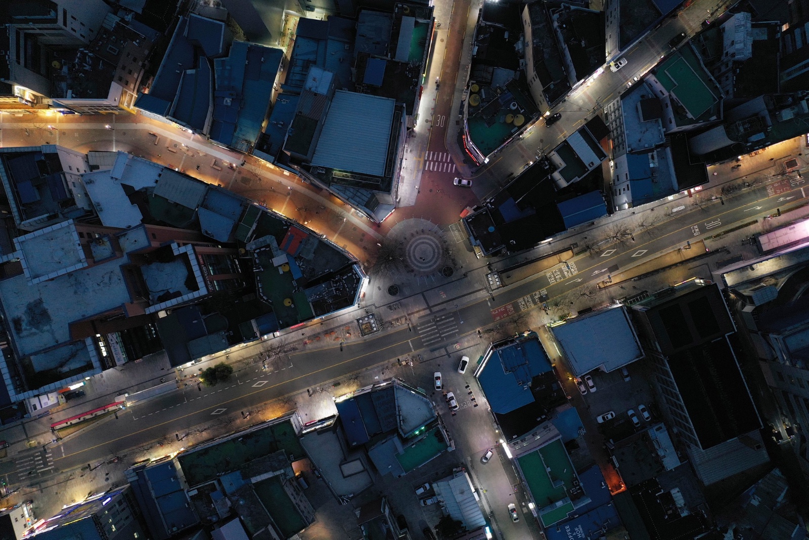 韩国重演武汉疫情,封锁不封城引发争议